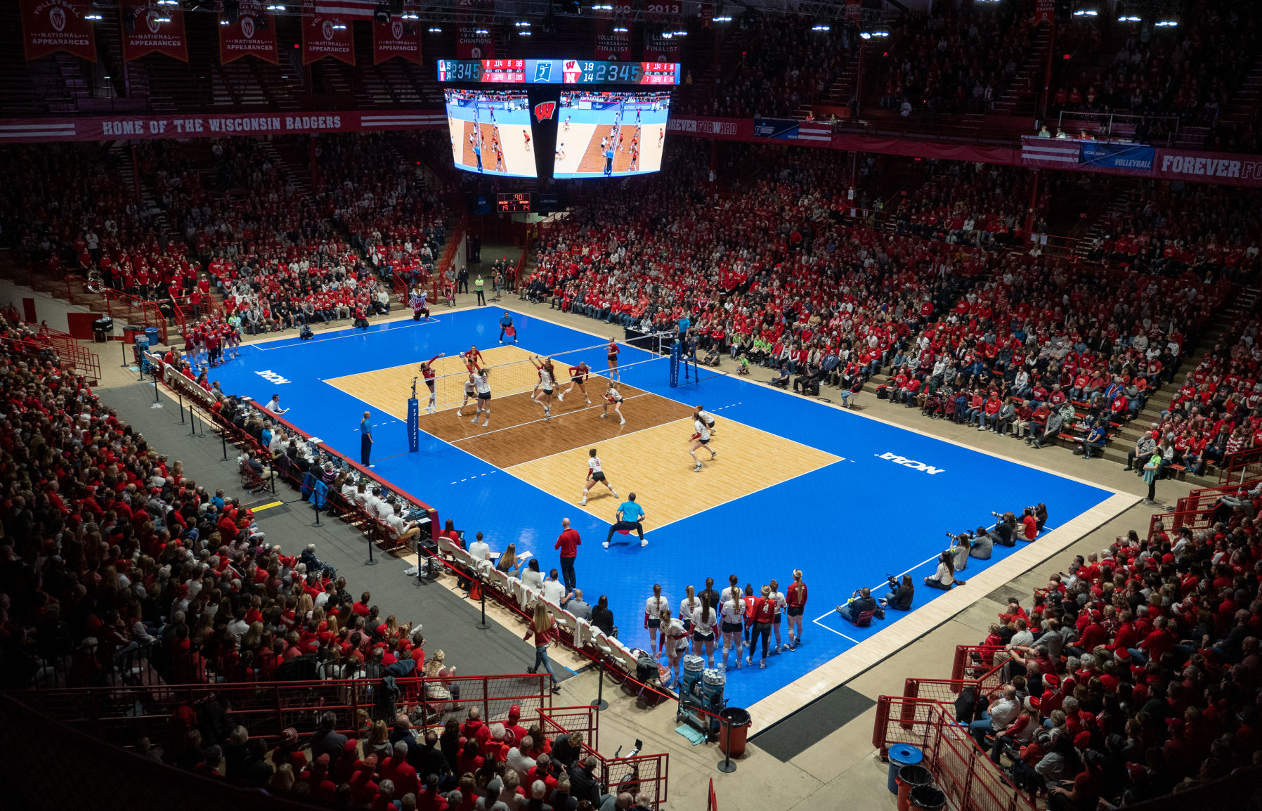 Nebraska Volleyball vs. Wisconsin Photo No. 2